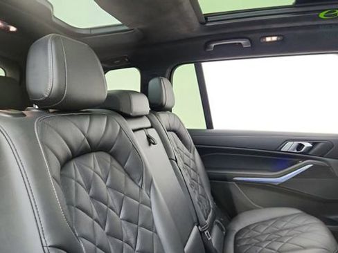 Used 2024 BMW X7 xDrive40i w/ M Sport Package AWD/4WD image 26