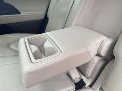 Used 2022 Toyota Highlander Limited image 32
