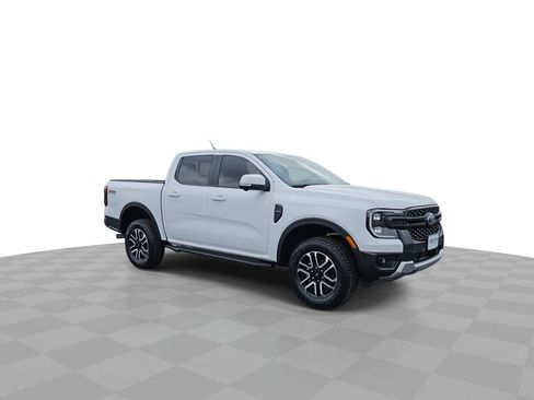 Used 2025 Ford Ranger Lariat w/ FX4 Off-Road Package AWD/4WD image 2