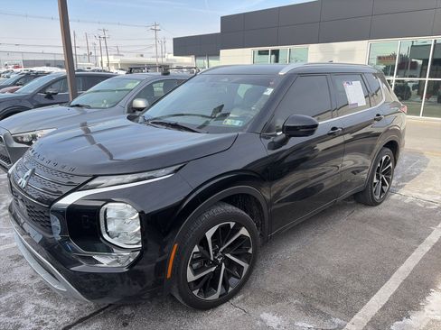 Used 2023 Mitsubishi Outlander SEL Black Edition image 11