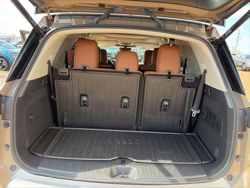 Used 2023 Nissan Pathfinder Platinum w/ Cargo Package image 10