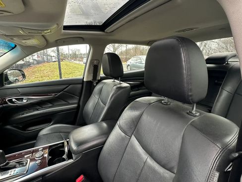 Used 2017 INFINITI Q70 L 3.7 image 21