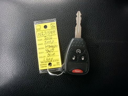 Used 2016 Jeep Wrangler Unlimited Sahara w/ Connectivity Group image 29