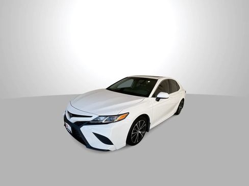 Certified 2019 Toyota Camry SE FWD image 4