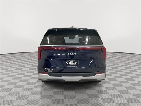 Used 2025 Kia Carnival image 9