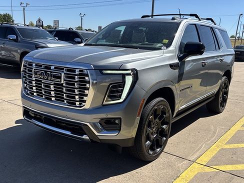 New 2026 GMC Yukon Denali w/ Denali Reserve Package AWD/4WD image 10