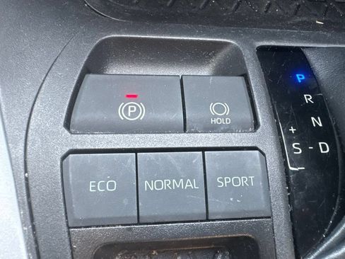 Used 2023 Toyota RAV4 LE FWD image 11