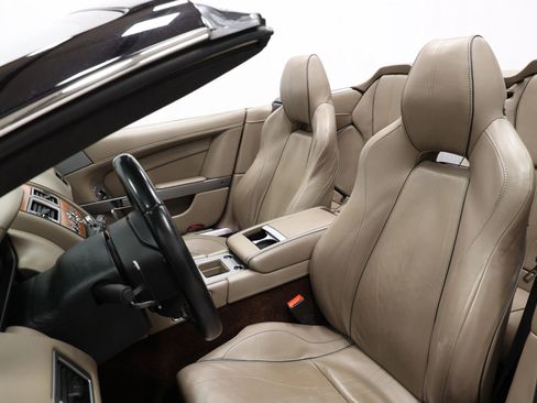 Used 2015 Aston Martin DB9 Volante Carbon Edition Convert image 3