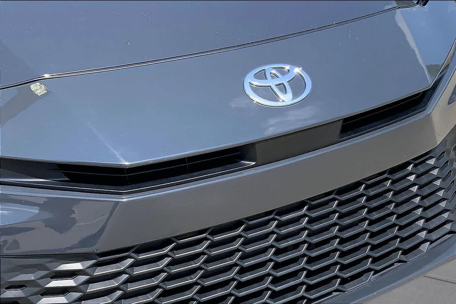 Used 2025 Toyota Camry SE FWD image 31