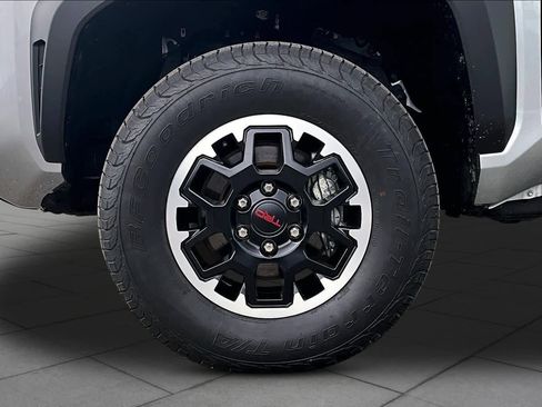 Used 2025 Toyota Tacoma TRD Off-Road AWD/4WD image 11