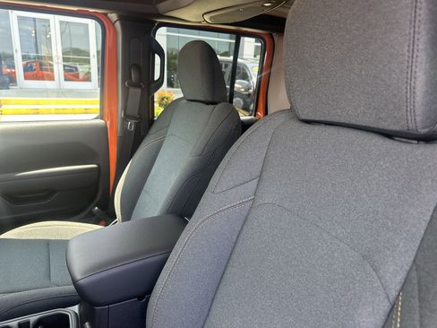 New 2025 Jeep Gladiator Sport image 17