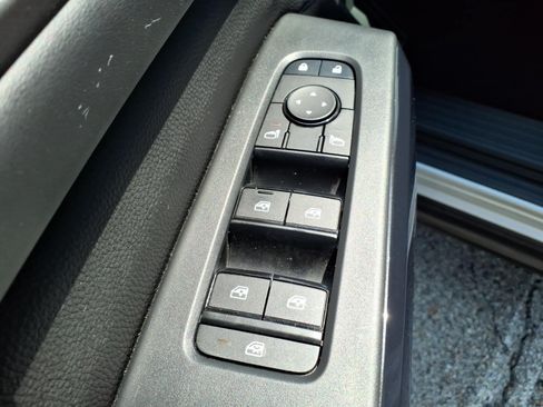 Used 2025 Nissan Pathfinder SV AWD/4WD image 22