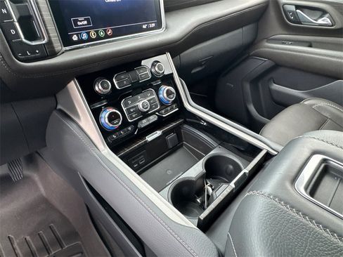 Used 2021 GMC Yukon Denali w/ Denali Premium Package image 33