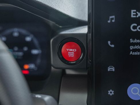 Used 2025 Toyota Tacoma TRD Sport AWD/4WD image 31