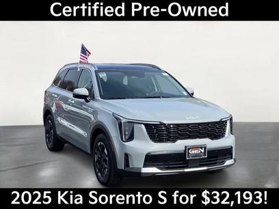 Used 2025 Kia Sorento S w/ Panoramic Sunroof Package