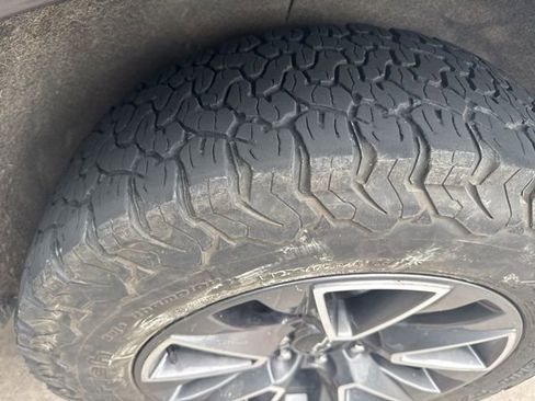 Used 2023 Chevrolet Suburban Z71 w/ Luxury Package image 5