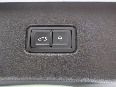 Used 2025 Audi Q7 2.0T Premium w/ Convenience Plus Package image 17