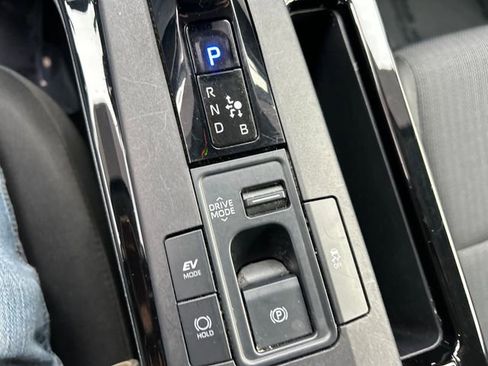 Used 2024 Toyota Prius LE image 18