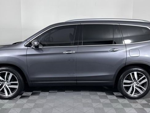 Used 2016 Honda Pilot Touring image 5