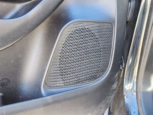 Used 2020 Chrysler Pacifica Touring-L image 16