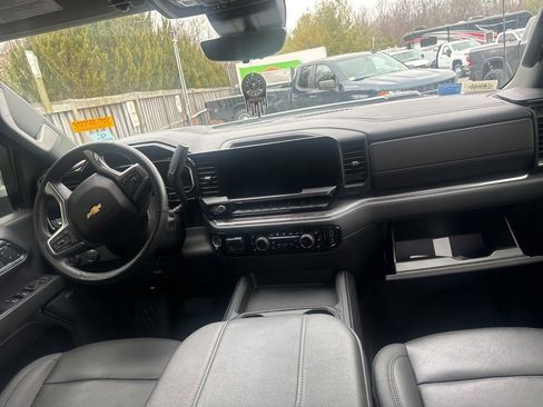 Used 2024 Chevrolet Silverado 2500 LTZ w/ LTZ Convenience Package image 12