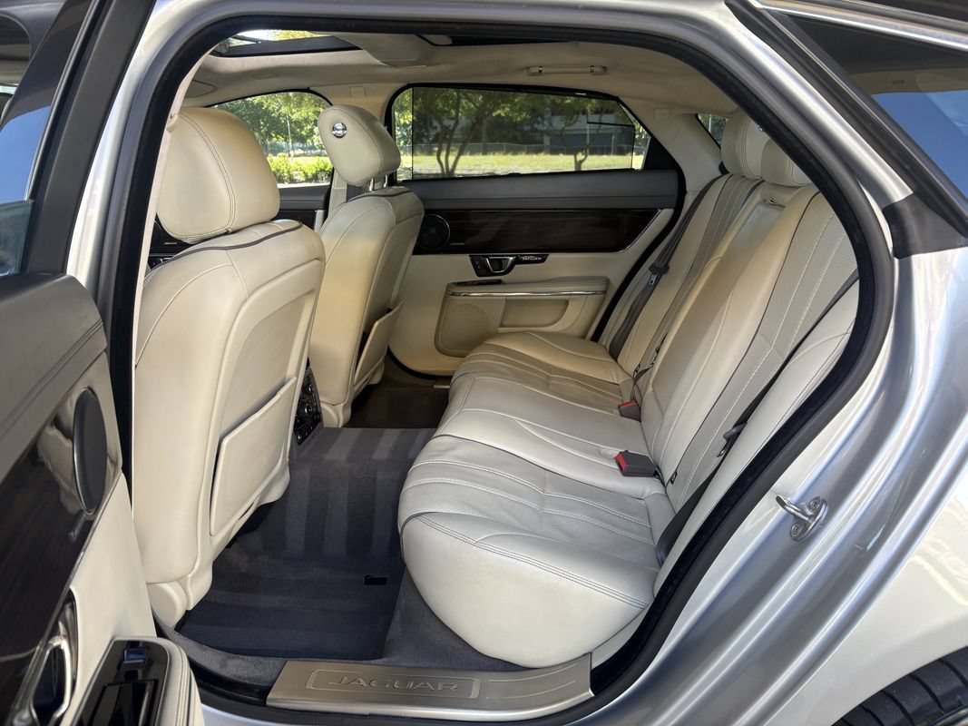 Used 2014 Jaguar XJ L Portfolio RWD image 14