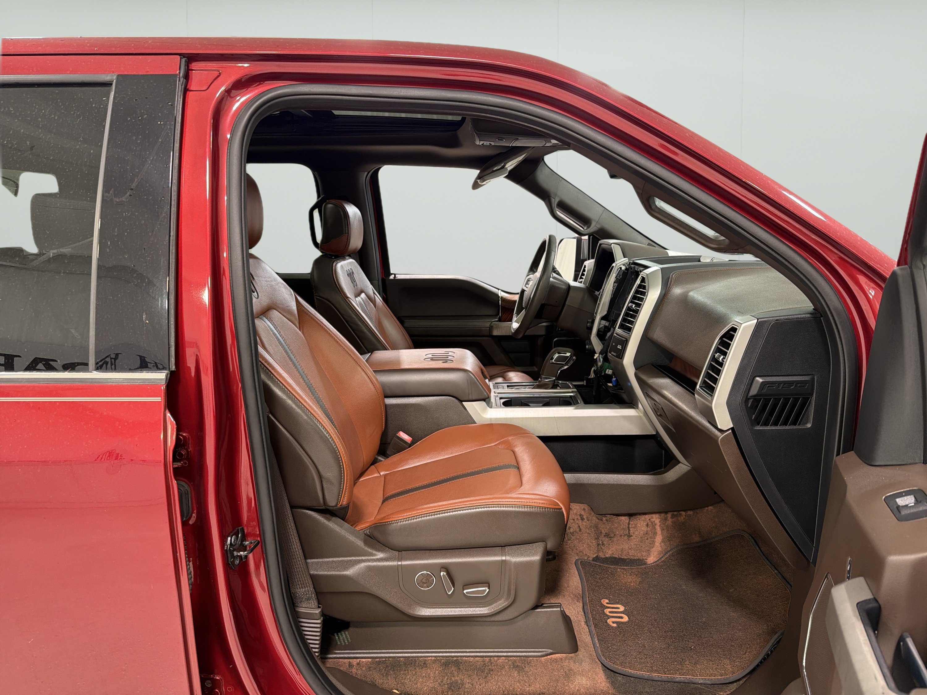 Used 2019 Ford F150 King Ranch w/ Equipment Group 601A Luxury AWD/4WD image 14
