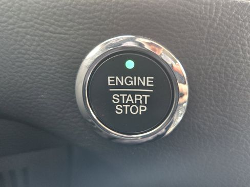 Used 2024 Ford Edge SE w/ Black Appearance Package image 16