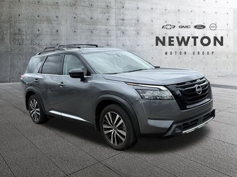 Used 2023 Nissan Pathfinder Platinum AWD/4WD image 1