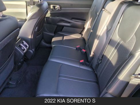 Used 2022 Kia Sorento S image 15