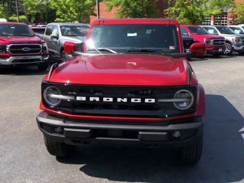 Used 2023 Ford Bronco Outer Banks image 3