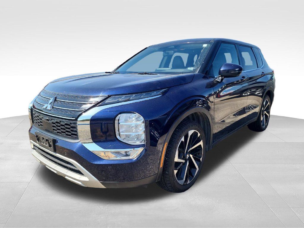 Used 2024 Mitsubishi Outlander SE AWD/4WD image 2