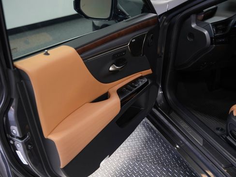 Used 2022 Lexus ES 350 Ultra Luxury w/ Accessory Package 2 FWD image 31