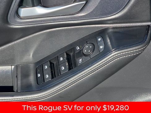 Used 2024 Nissan Rogue SV image 34