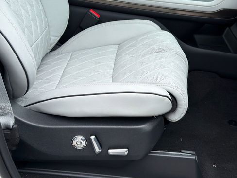 New 2026 Lincoln Navigator L Black Label AWD/4WD image 13