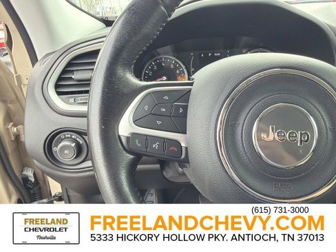 Used 2016 Jeep Renegade Latitude FWD image 28
