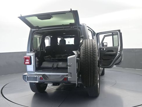Used 2019 Jeep Wrangler Unlimited Sahara AWD/4WD image 76