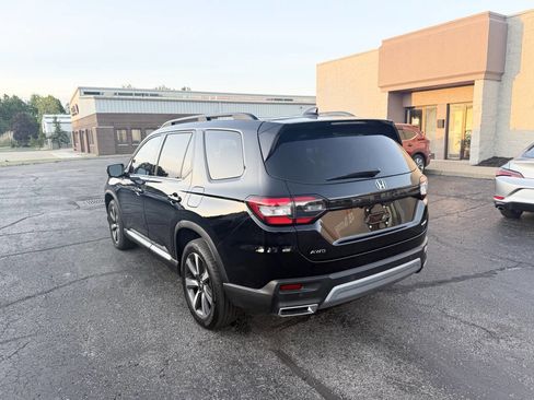 Used 2025 Honda Pilot Elite image 8