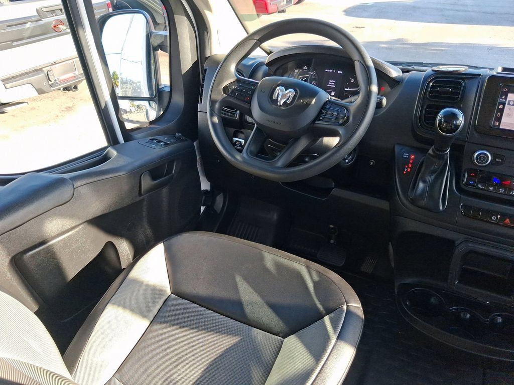 Used 2025 RAM ProMaster 2500 w/ Convenience Group FWD image 11