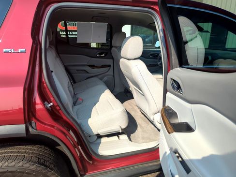 Used 2018 GMC Acadia SLE image 12