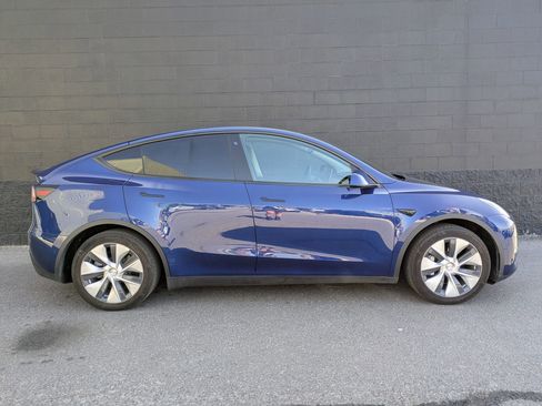 Used 2020 Tesla Model Y Performance image 4