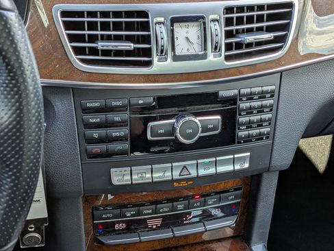 Used 2014 Mercedes-Benz E 350 4MATIC Sedan image 23