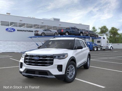 New 2025 Ford Explorer Active image 4