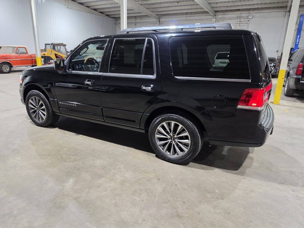 Used 2017 Lincoln Navigator Select AWD/4WD image 6