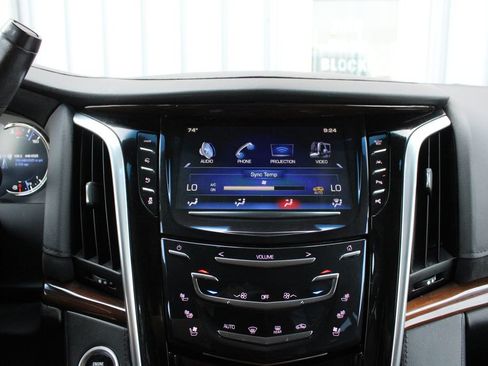 Used 2020 Cadillac Escalade ESV Premium Luxury AWD/4WD image 16
