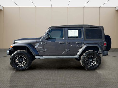 Used 2018 Jeep Wrangler Unlimited Sahara image 2
