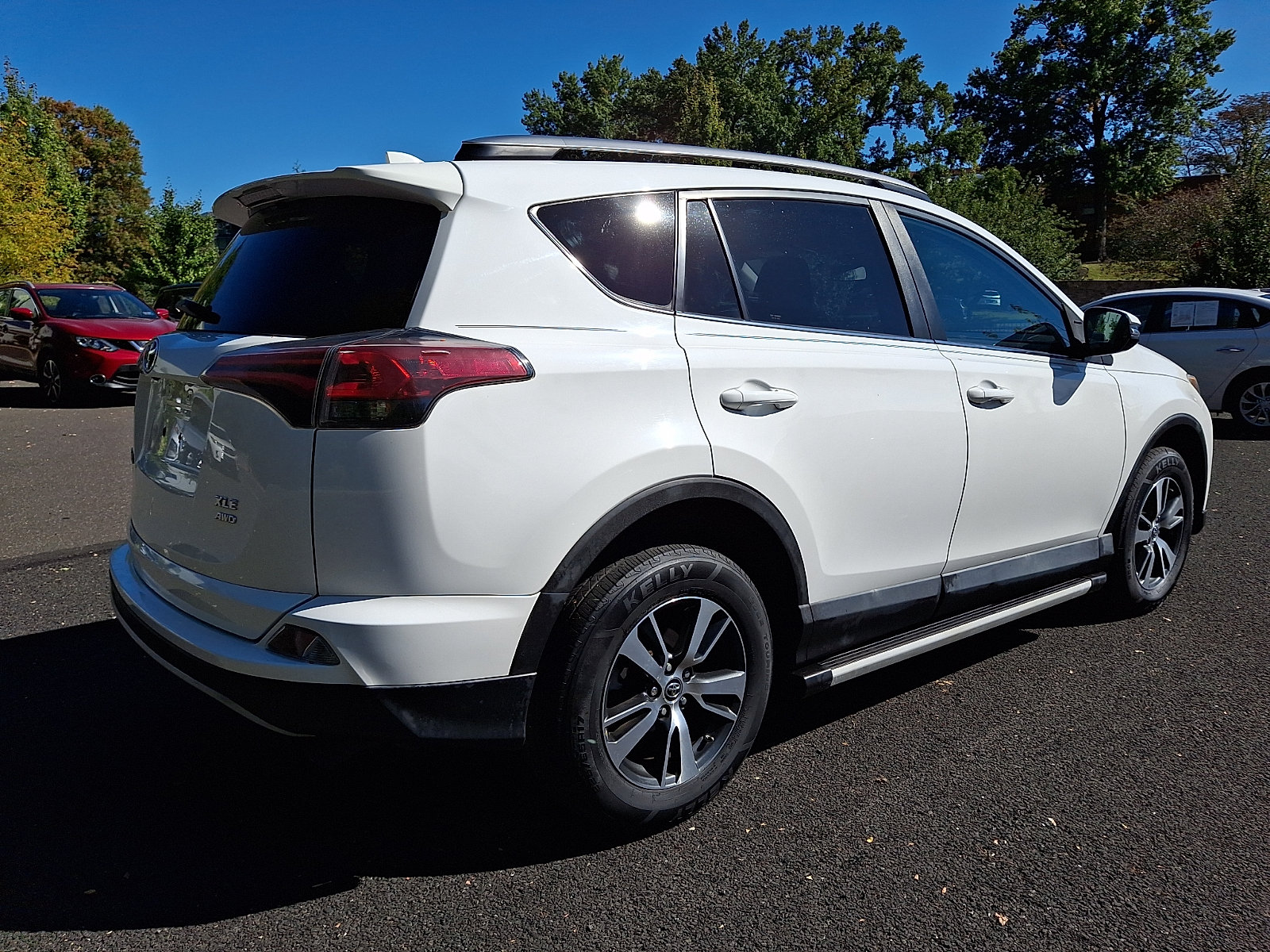 Used 2018 Toyota RAV4 XLE AWD/4WD image 6