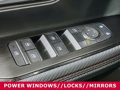 Used 2025 Nissan Kicks SR w/ Illumination Package image 20