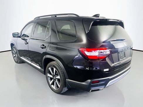 Used 2025 Honda Pilot Touring image 6