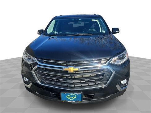 Certified 2020 Chevrolet Traverse LT w/ Driver Confidence II Package image 1